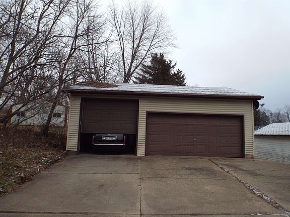 3rd image of 409 Prospect St