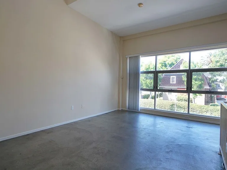 922 W 23rd St #202 — Photo 1