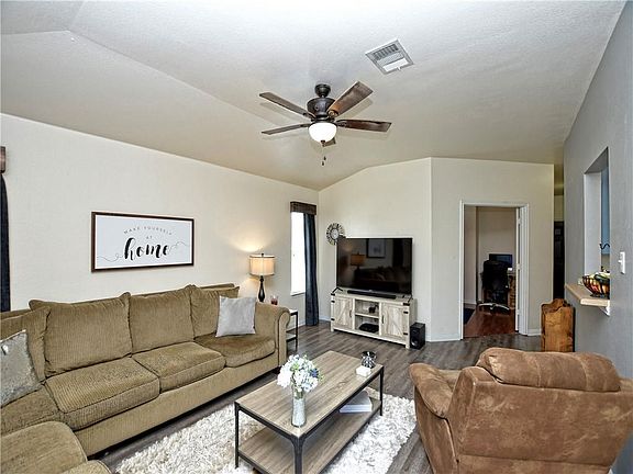 5th image of 144 Picadilly Dr