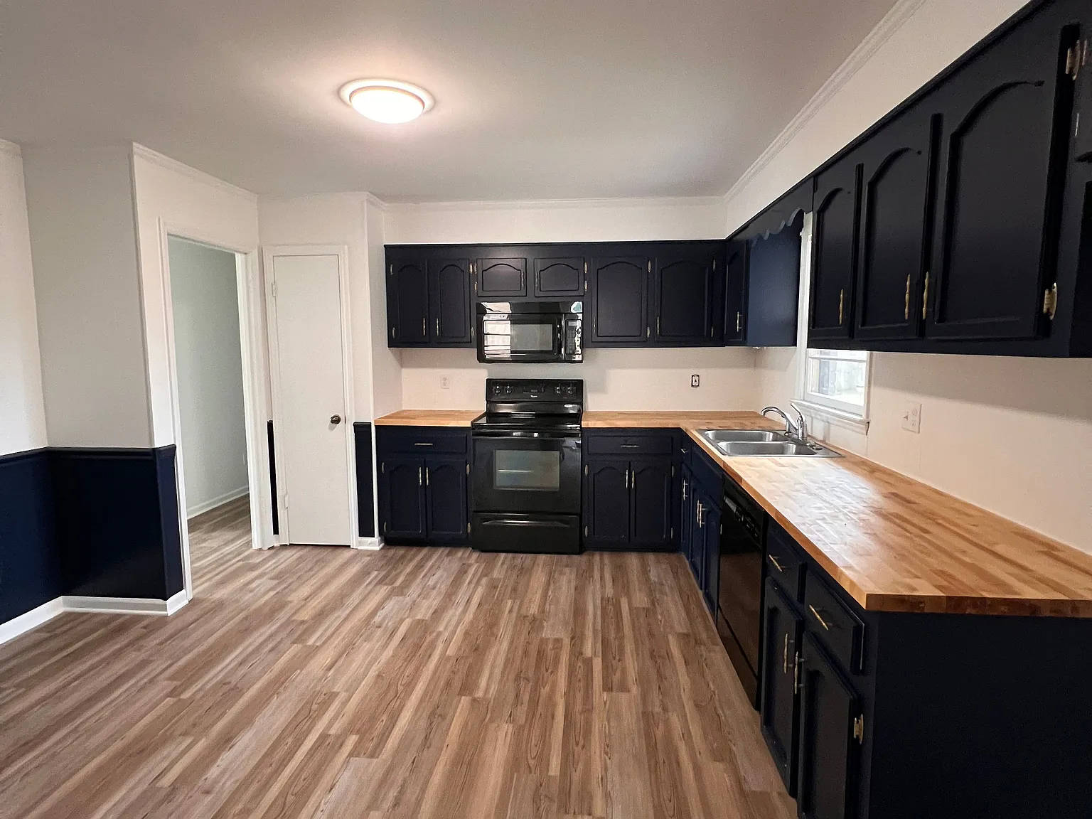 3 bed, 1.5 bath, 1222 sqft, $1,875 — Photo 4