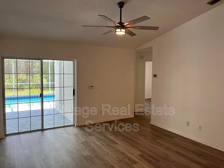 9411 Willow Cove Ct — Photo 16