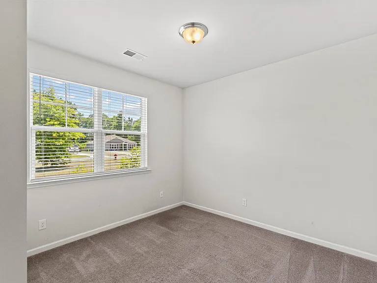 810 Lenox Dr — Photo 2