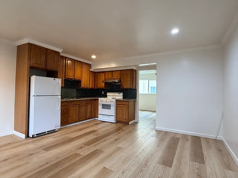 3553 Dimond Ave #14 — Photo 2
