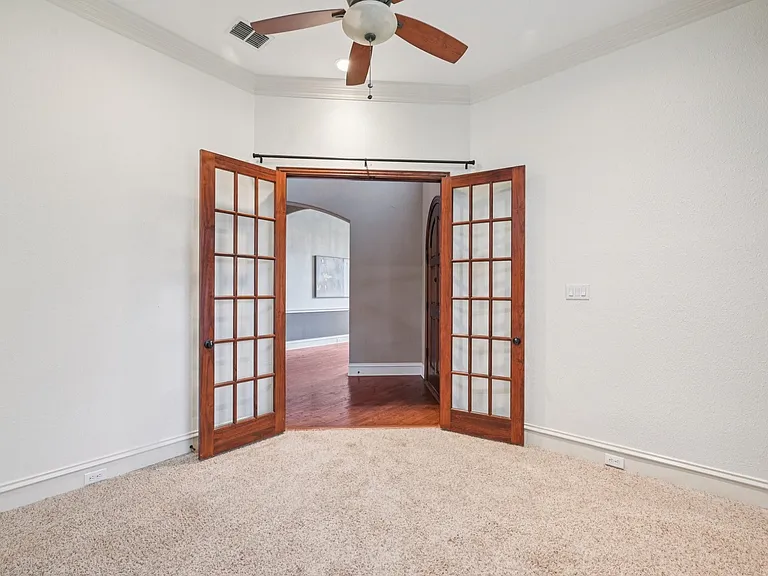 920 Norma Ln — Photo 16