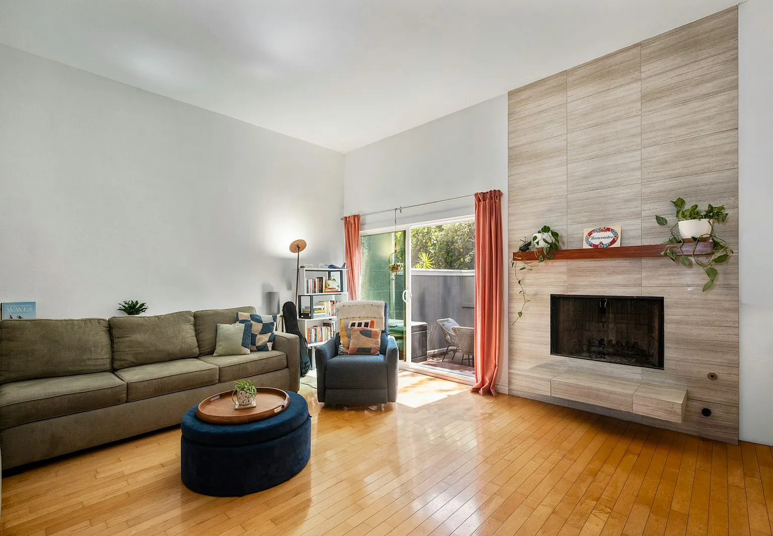 1916 Mathews Avenue, Unit F — Photo 3