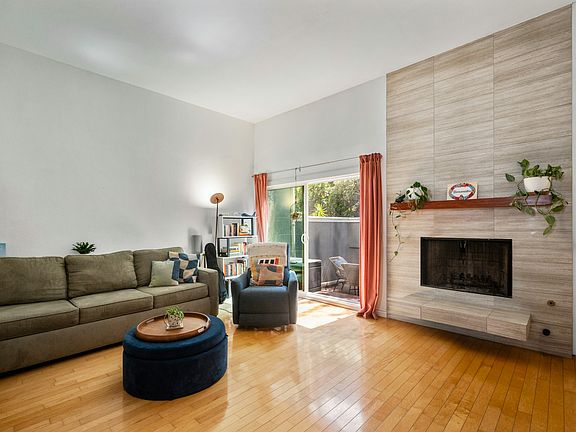 3rd image of 1916 Mathews Ave APT F