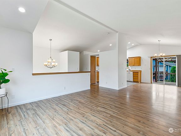 5th image of 8122 64th Drive NE
