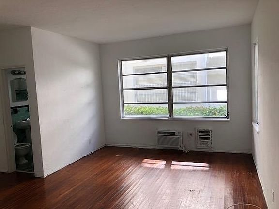 2nd image of 909 16th St APT 10
