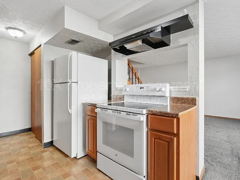 2523 Burgandy Ln — Photo 6