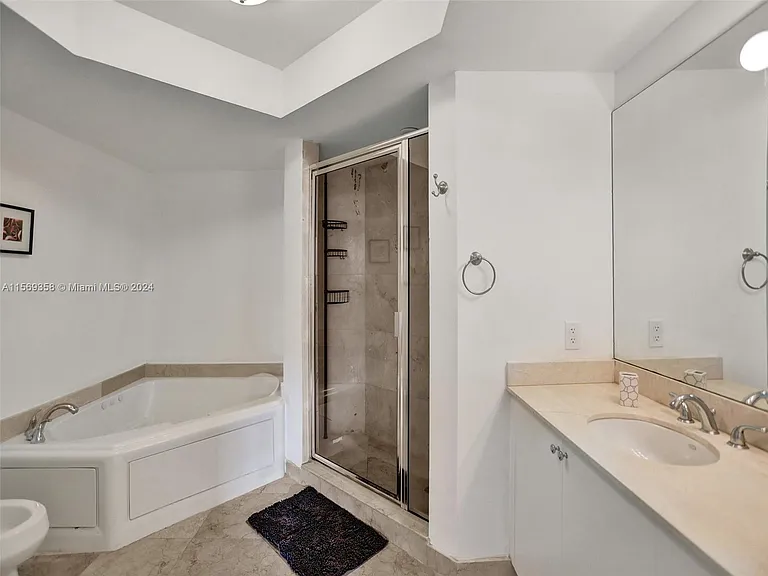 17555 Atlantic Blvd #1101 — Photo 25
