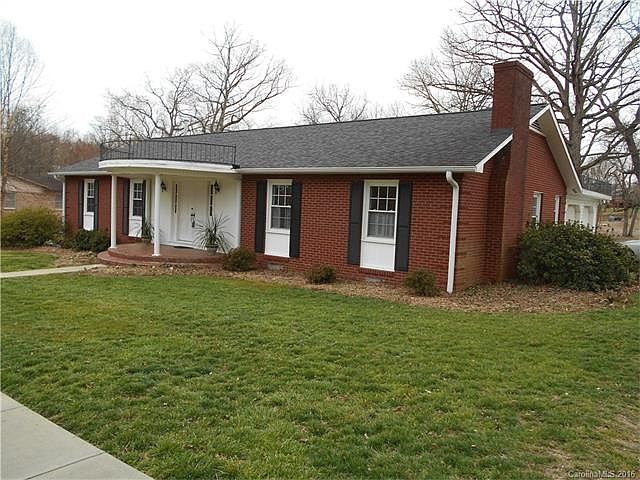 1st image of 213 Edgewood Dr