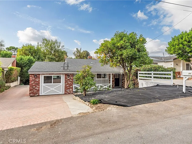 35 Buckskin Ln — Photo 1