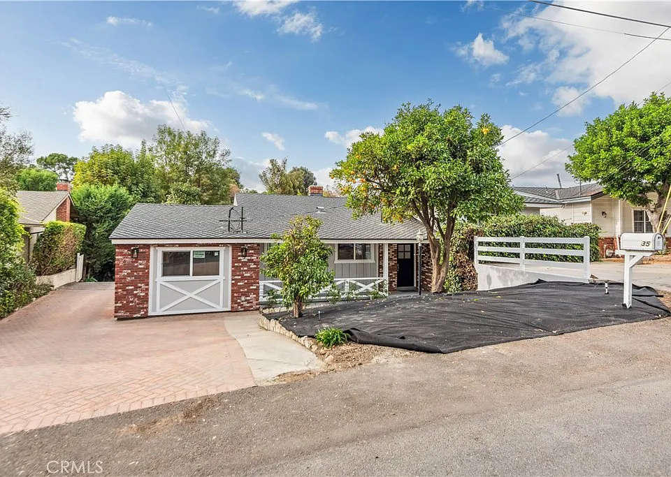 35 Buckskin Ln