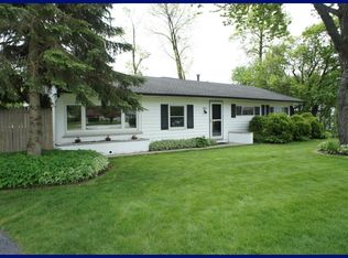 307 W Sugar Ln, Glendale, WI 53217