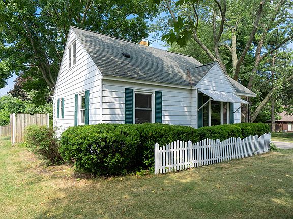 3rd image of 323 W 35th St
