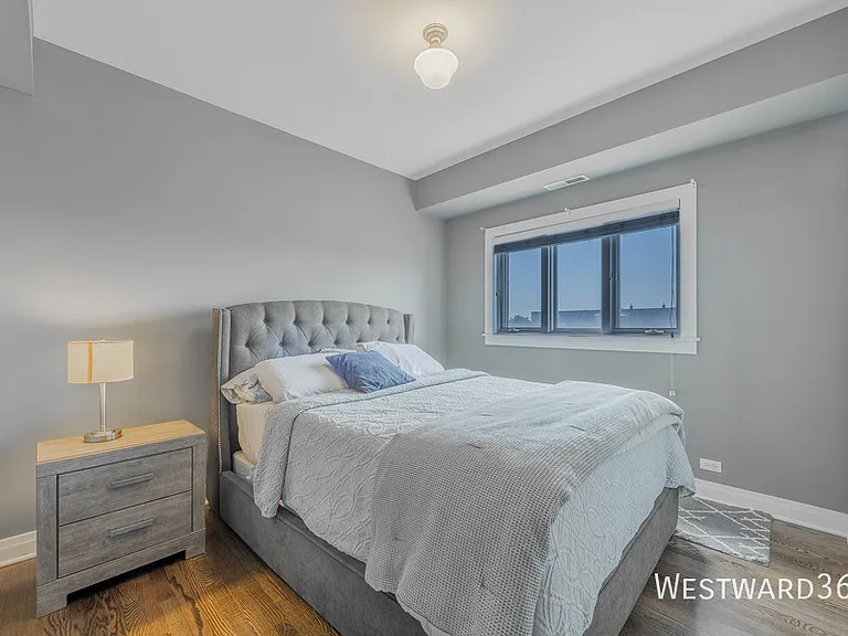 2033 W Superior St #4W — Photo 21