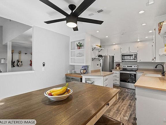 3rd image of 3005 Aurora Court
