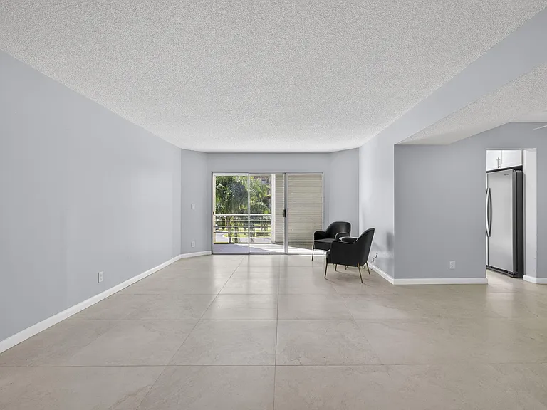 3590 Via Poinciana #202 — Photo 19