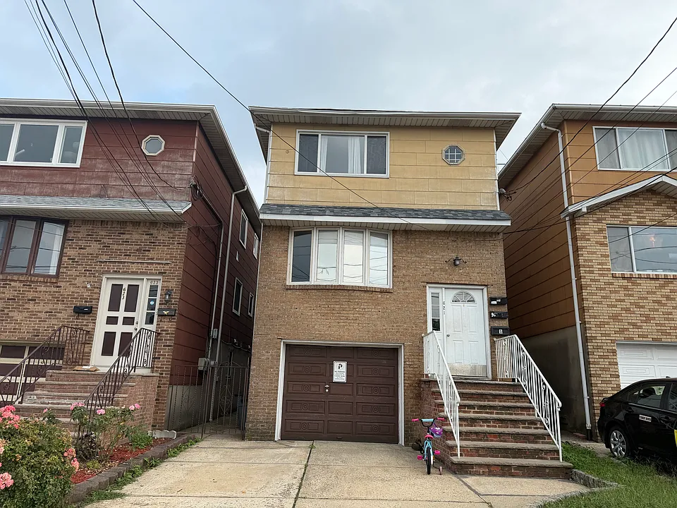 621 Sussex St #2