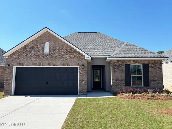1304 Redfish Dr, Gulfport, MS 39507