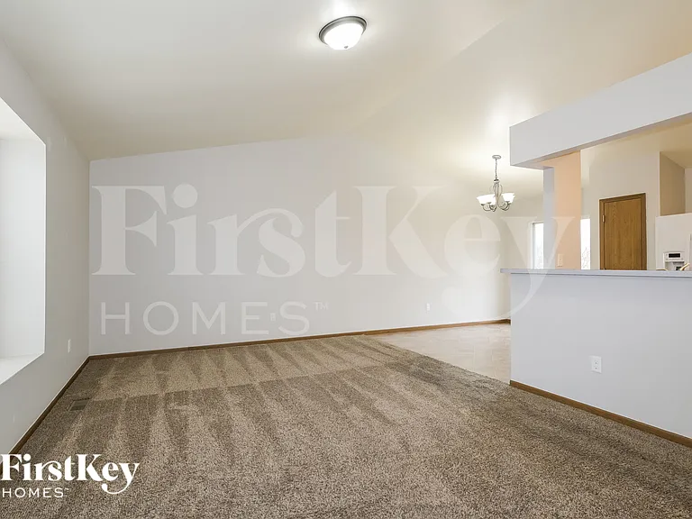 710 Tobermory Ct — Photo 3