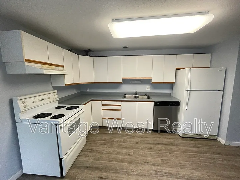 2 bed, 1.0 bath, $1,550 — Photo 2
