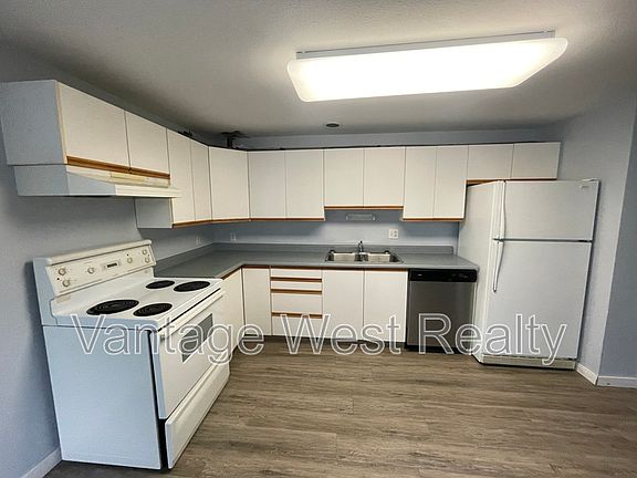 2nd image of 2433B Sexsmith Rd