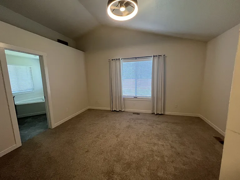 1820 W Camelot Dr — Photo 14