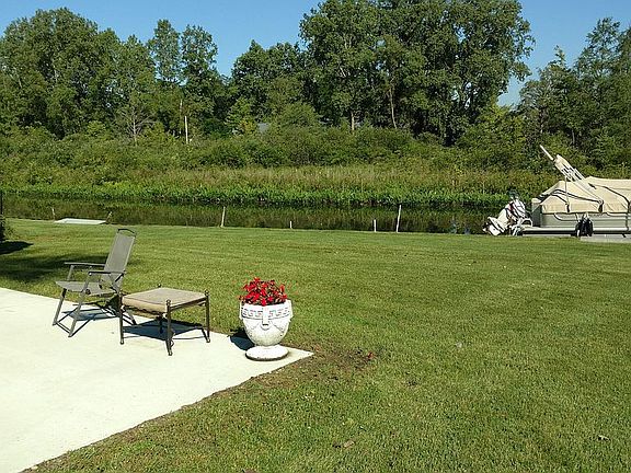 5th image of 8081 Fairview Ct