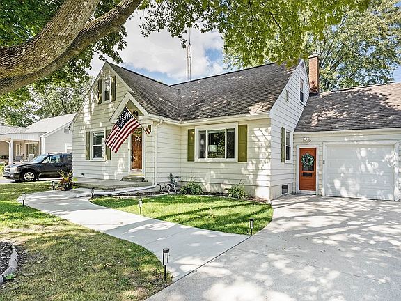 4th image of 932 Thornapple St