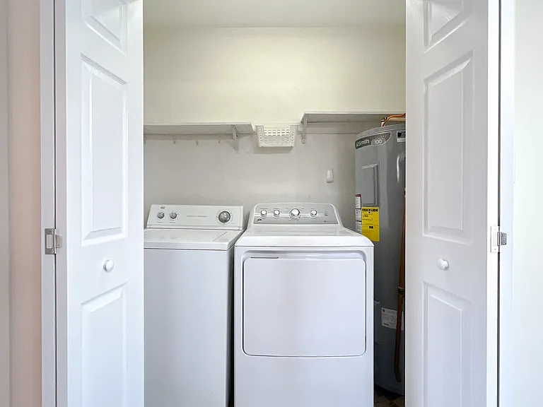 1451 N Delphine Ave — Photo 5