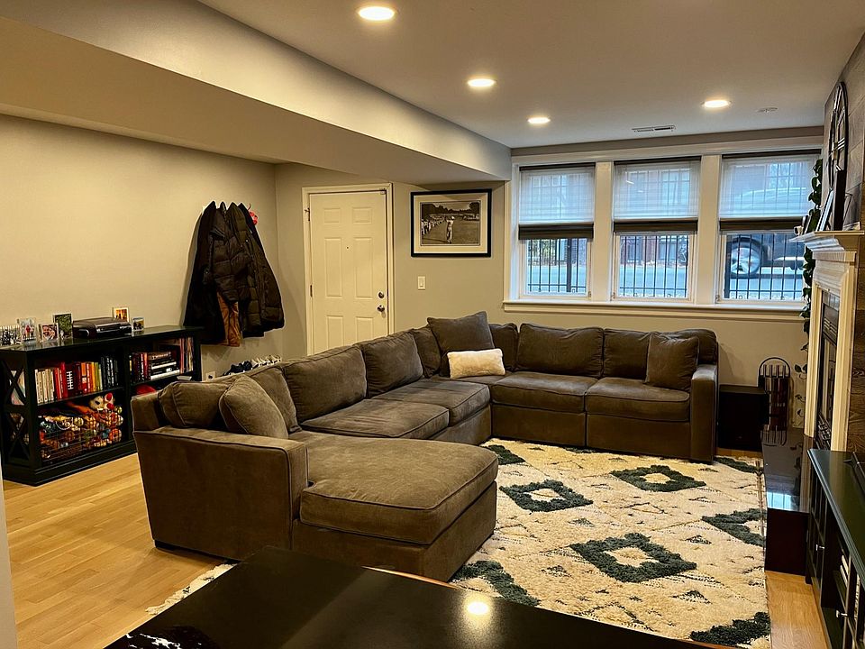 Living Room (facing the street North)