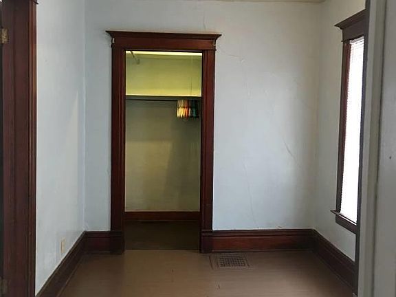 3rd image of 1023 Washington Ave