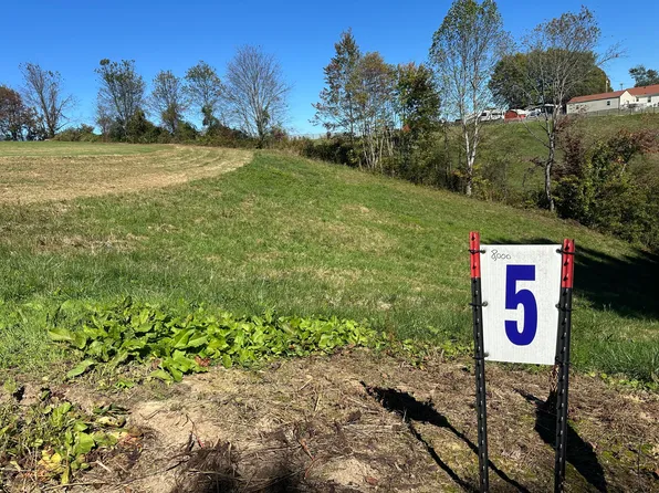 5 Golden Pond Dr, London, KY 40741