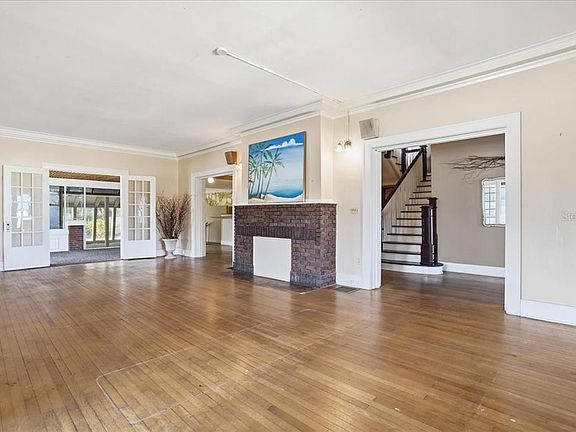 5th image of 337 8TH AVENUE W