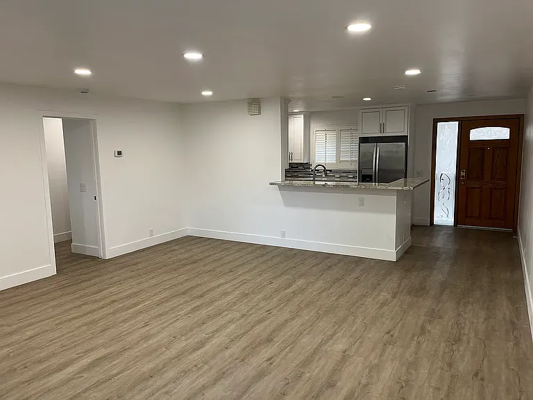 8860 Villa La Jolla Dr #217 — Photo 6