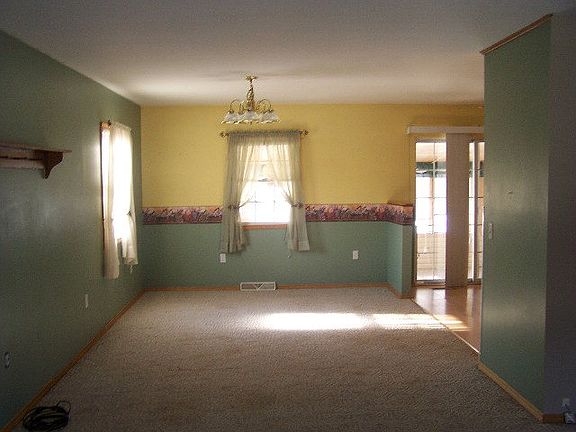 3rd image of 557 Vincent Dr