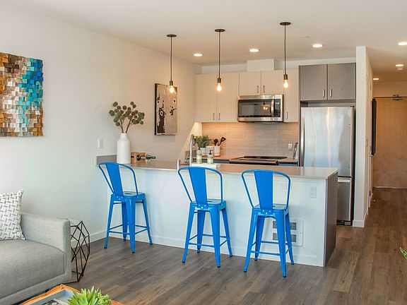 4th image of 3230 16th Ave W APT 816