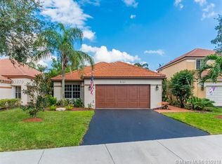 9310 Oak Grove Cir, Davie, FL 33328