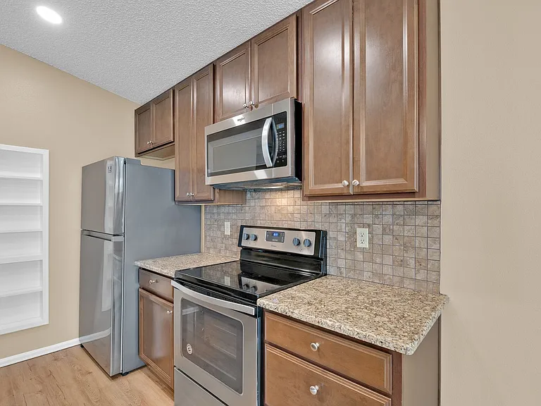 4618 Excalibur Ct — Photo 14