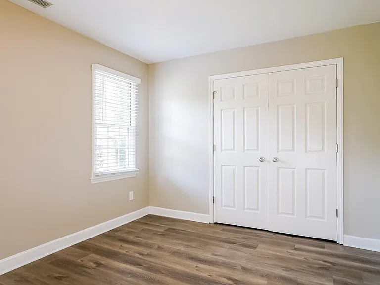 983 Saint Catherines Dr — Photo 17