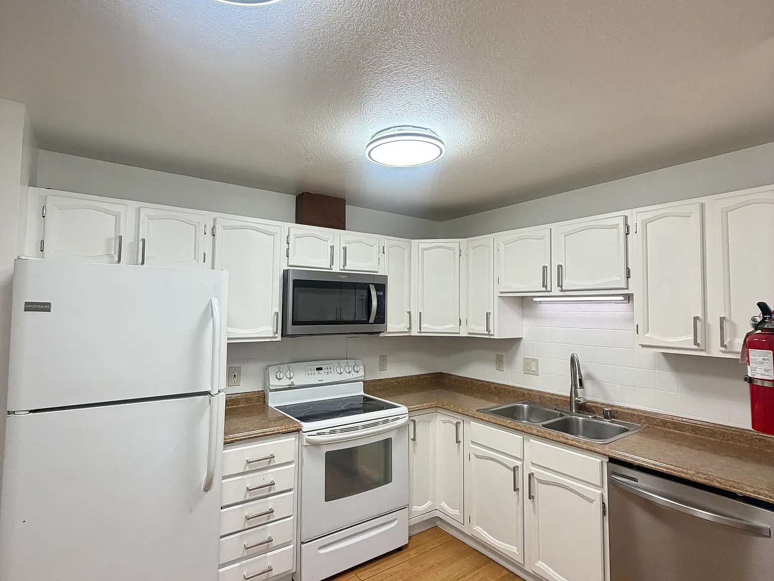 2 bed, 700 sqft, $1,600 — Photo 1