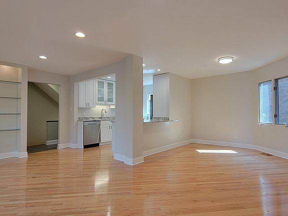 3rd image of 1629 N Vine St