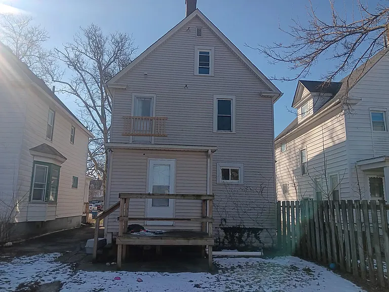 1118 W 8th St — Photo 18