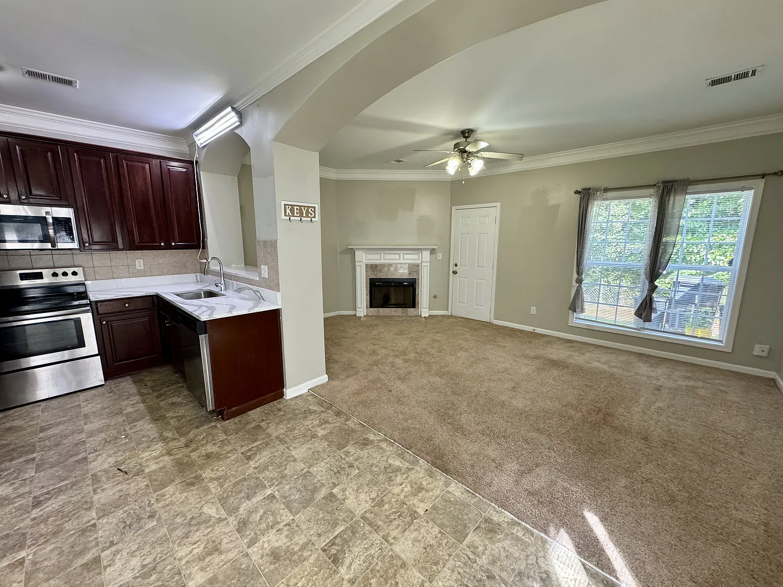 3 bed, 2.5 bath, 1592 sqft, $1,900 — Photo 3