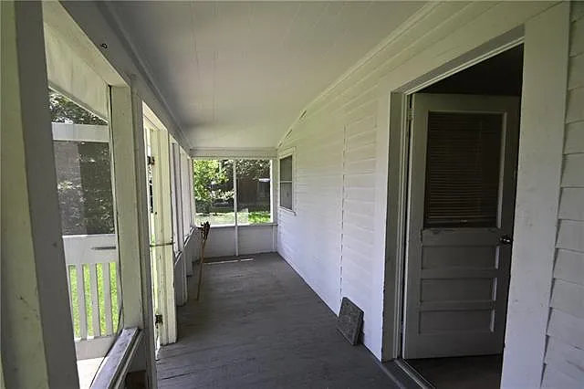 19113 Sisters Rd — Photo 3