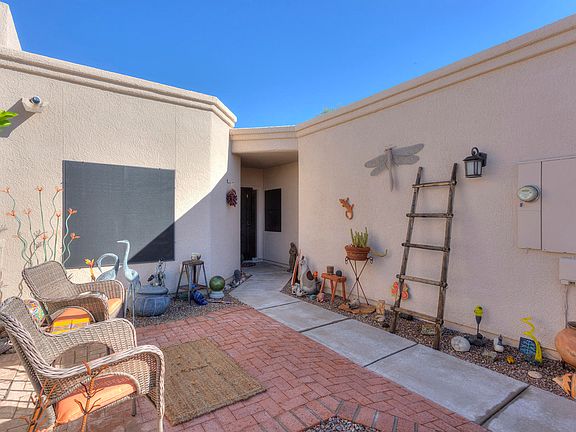 3rd image of 984 W Calle De Emilia