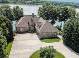 275 Rock Point Dr, Vonore, TN 37885