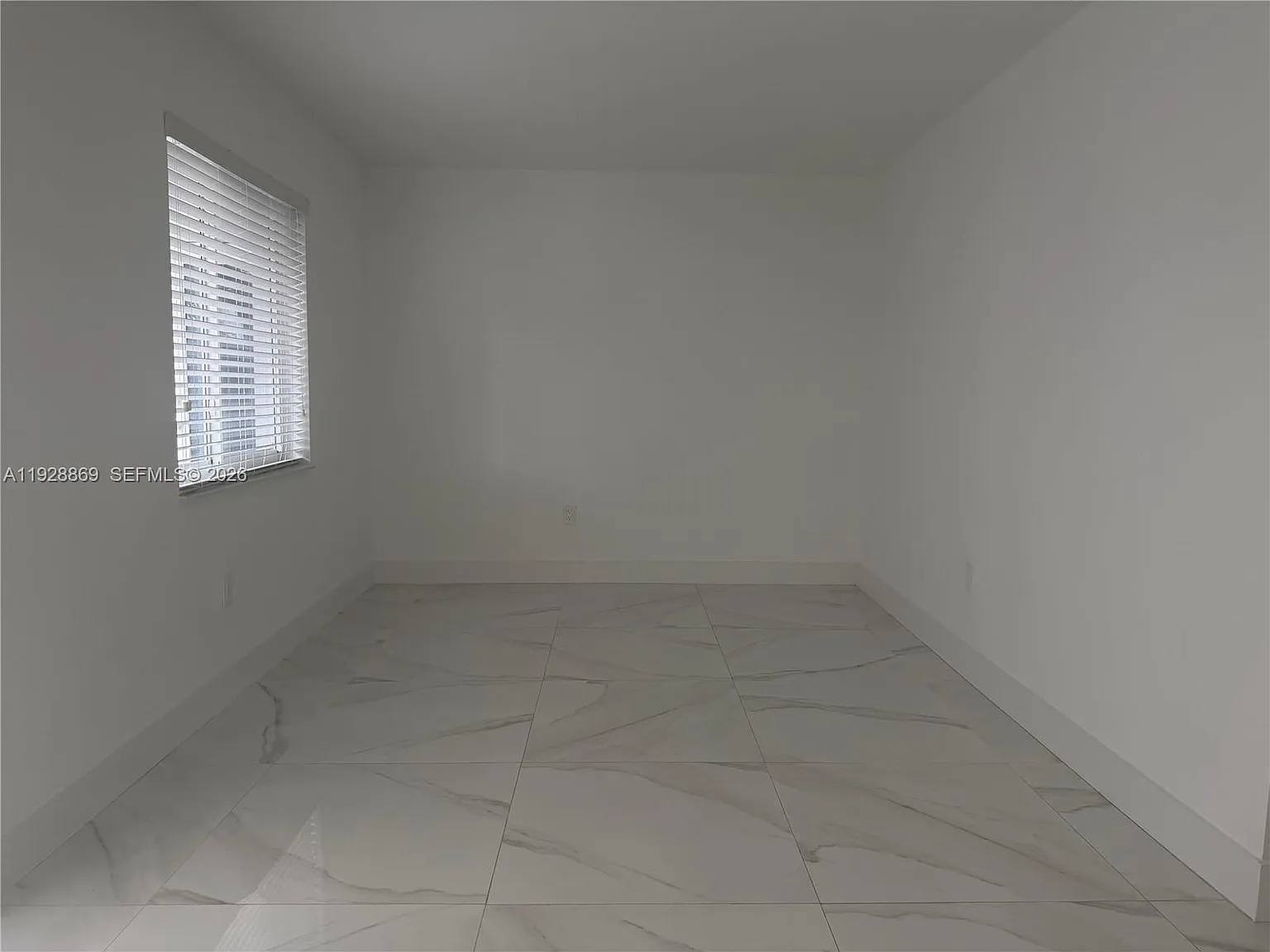 2 bed, 620 sqft, $2,300 — Photo 2