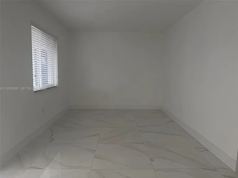 1629 SW 3rd St #5 — Photo 8